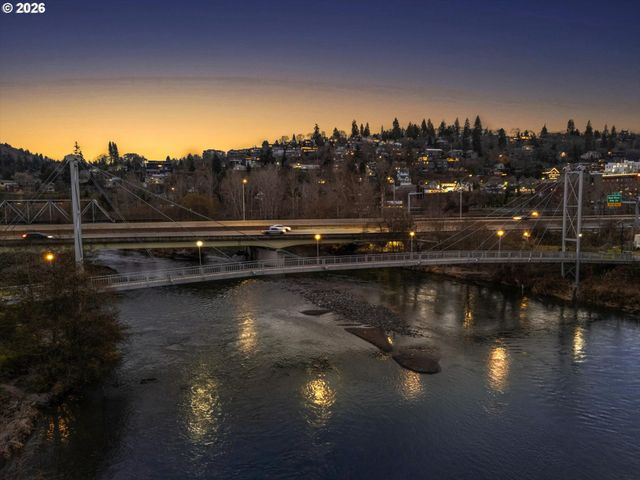 895 5TH Ave, Mosier, OR 97040