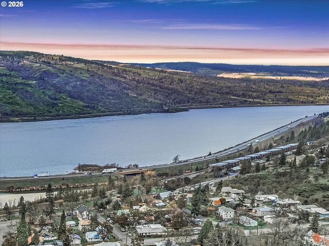 895 5TH Ave, Mosier, OR 97040