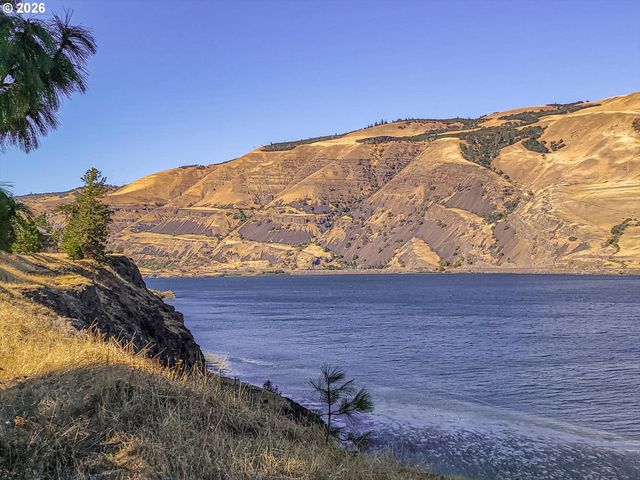 895 5TH Ave, Mosier, OR 97040