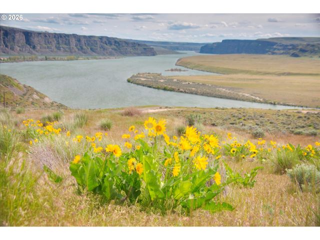 895 5TH Ave, Mosier, OR 97040