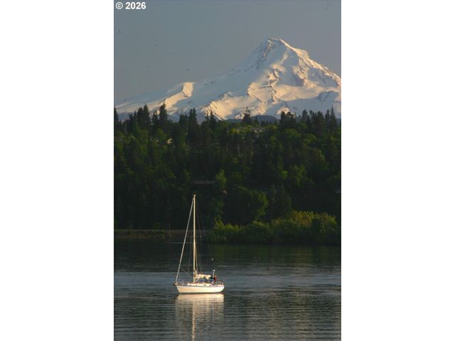 895 5TH Ave, Mosier, OR 97040