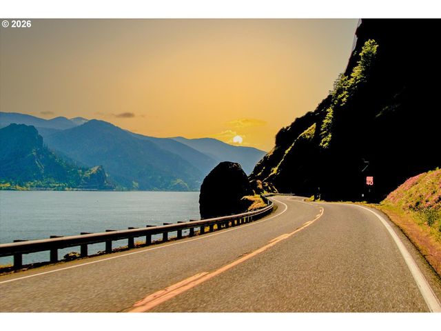 895 5TH Ave, Mosier, OR 97040