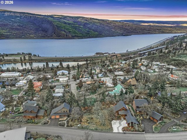 895 5TH Ave, Mosier, OR 97040