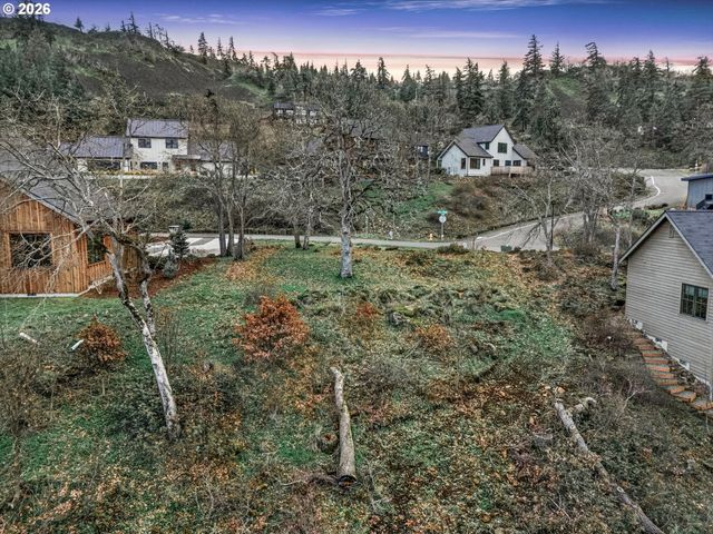 895 5TH Ave, Mosier, OR 97040