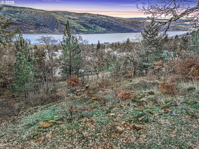 895 5TH Ave, Mosier, OR 97040