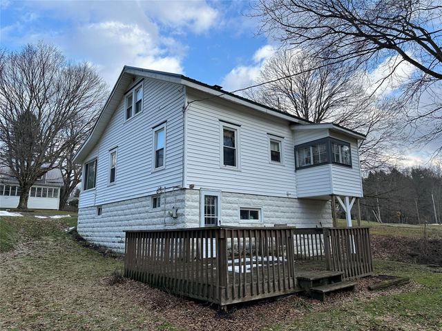 10277 LIBERTY Street Ext, Meadville, PA 16335