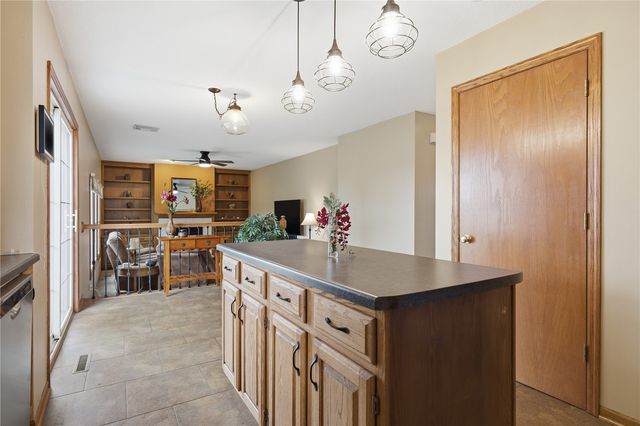 1415 Lyndhurst Drive, Hiawatha, IA 52233