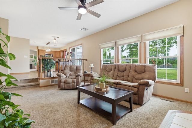 1415 Lyndhurst Drive, Hiawatha, IA 52233