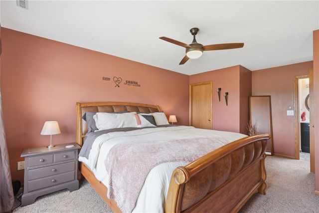 1415 Lyndhurst Drive, Hiawatha, IA 52233
