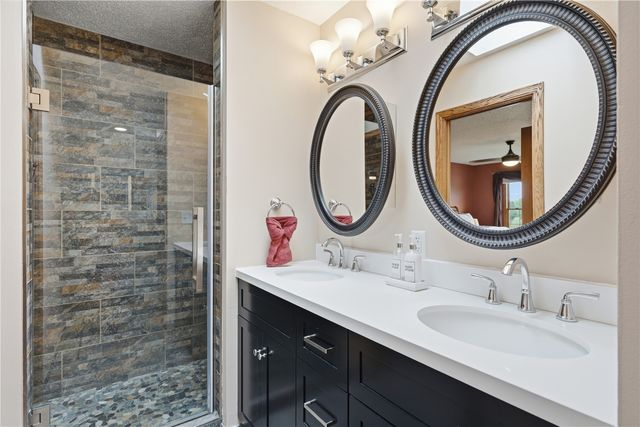 1415 Lyndhurst Drive, Hiawatha, IA 52233