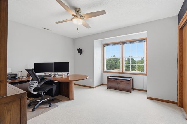 1415 Lyndhurst Drive, Hiawatha, IA 52233
