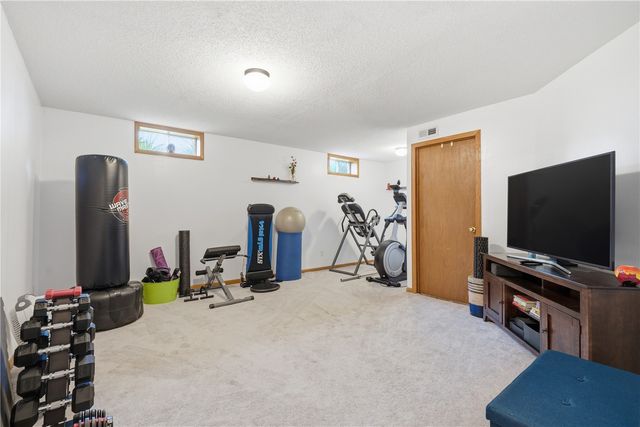 1415 Lyndhurst Drive, Hiawatha, IA 52233
