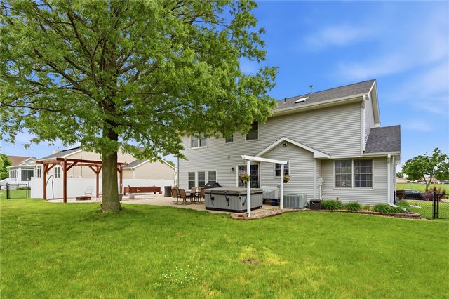 1415 Lyndhurst Drive, Hiawatha, IA 52233
