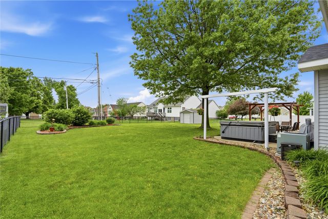 1415 Lyndhurst Drive, Hiawatha, IA 52233