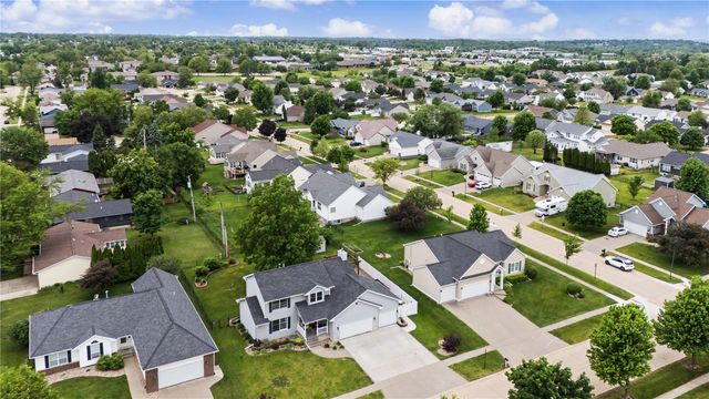 1415 Lyndhurst Drive, Hiawatha, IA 52233