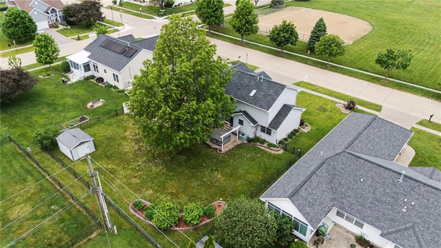 1415 Lyndhurst Drive, Hiawatha, IA 52233