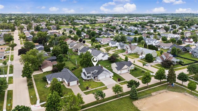 1415 Lyndhurst Drive, Hiawatha, IA 52233