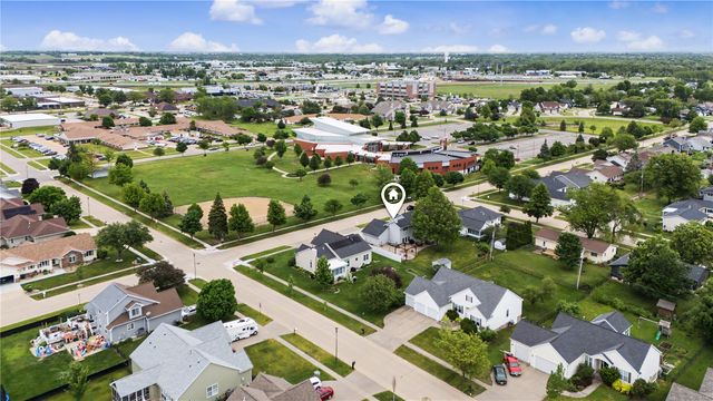 1415 Lyndhurst Drive, Hiawatha, IA 52233