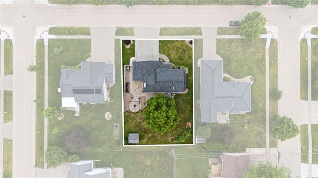 1415 Lyndhurst Drive, Hiawatha, IA 52233