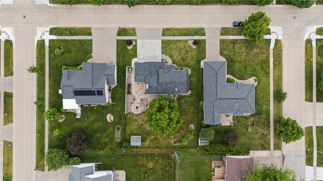 1415 Lyndhurst Drive, Hiawatha, IA 52233