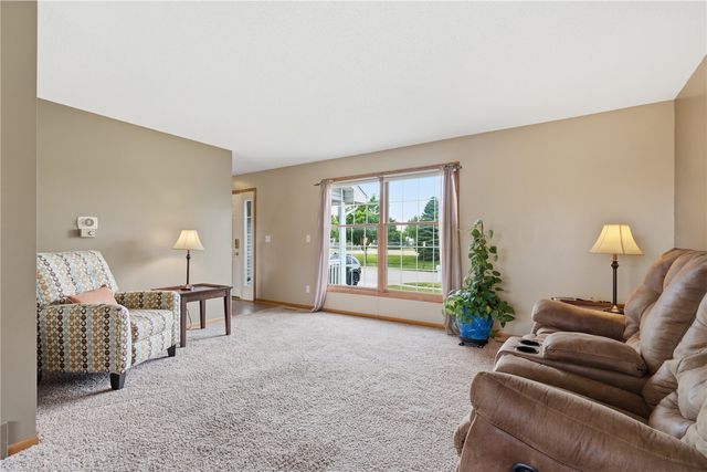 1415 Lyndhurst Drive, Hiawatha, IA 52233