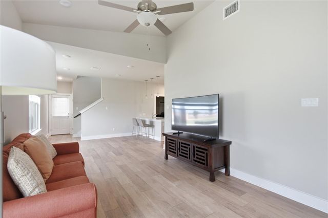 135 Pinnacle LN A, Kyle, TX 78640