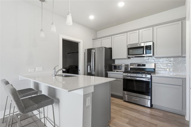 135 Pinnacle LN A, Kyle, TX 78640