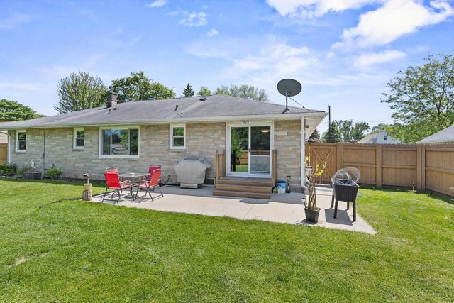 618 E HARDING DRIVE, Appleton, WI 54915