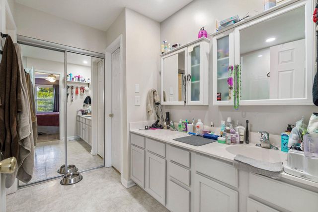 120 PETER RABBIT DR, Ranson, WV 25438
