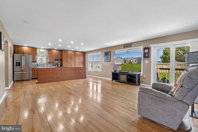 120 PETER RABBIT DR, Ranson, WV 25438