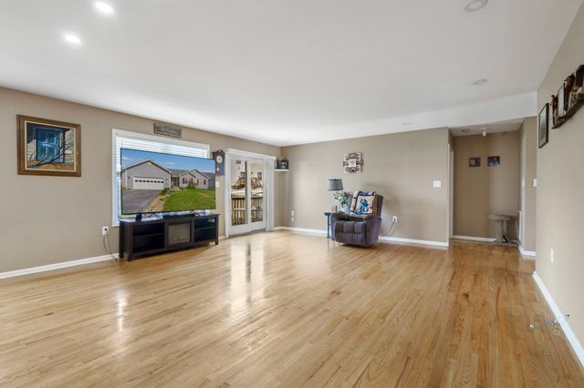 120 PETER RABBIT DR, Ranson, WV 25438