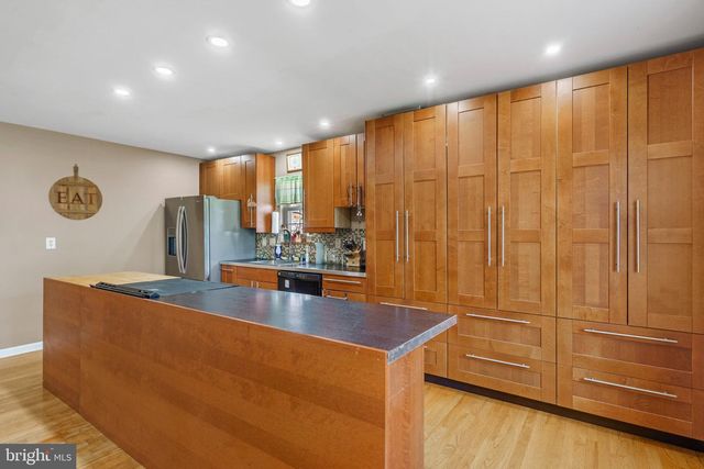 120 PETER RABBIT DR, Ranson, WV 25438