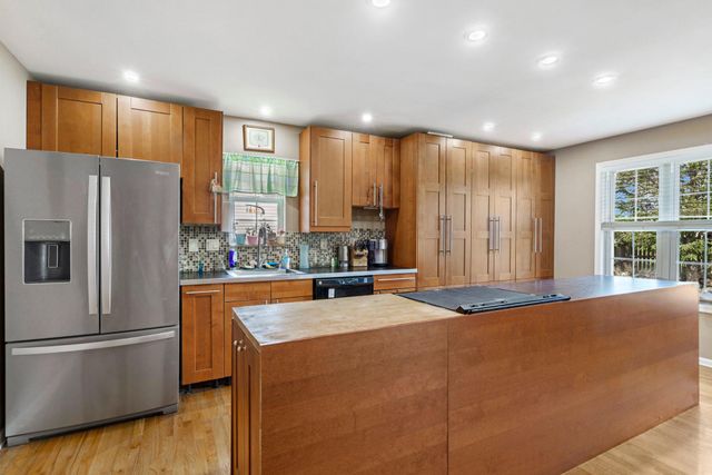 120 PETER RABBIT DR, Ranson, WV 25438