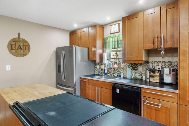 120 PETER RABBIT DR, Ranson, WV 25438