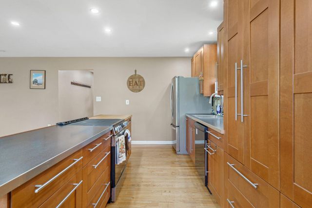 120 PETER RABBIT DR, Ranson, WV 25438