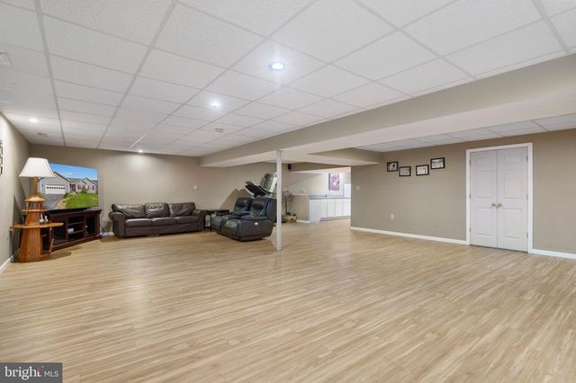 120 PETER RABBIT DR, Ranson, WV 25438
