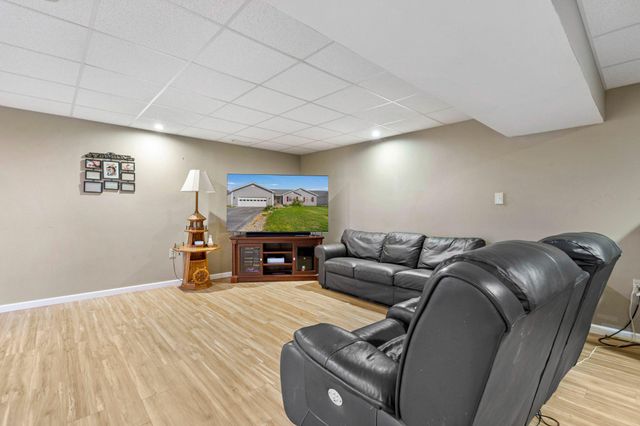 120 PETER RABBIT DR, Ranson, WV 25438