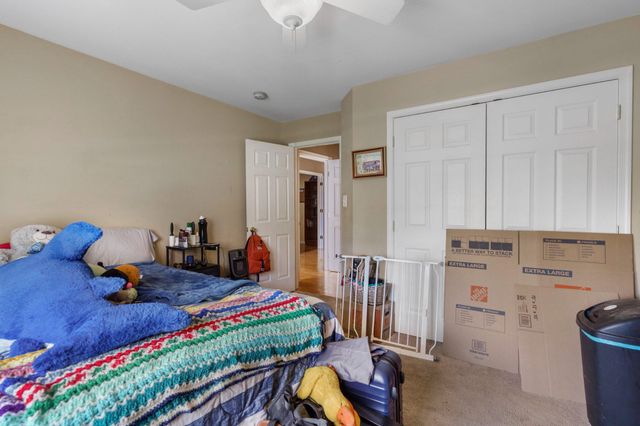 120 PETER RABBIT DR, Ranson, WV 25438