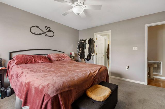 120 PETER RABBIT DR, Ranson, WV 25438