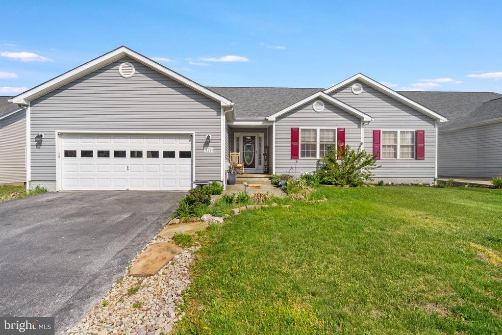 120 PETER RABBIT DR, Ranson, WV 25438