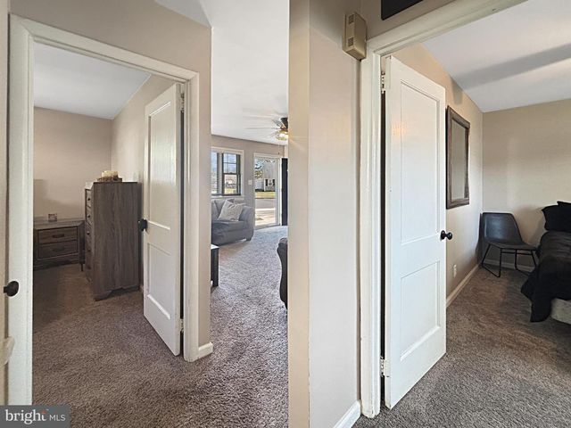 406 HOLMES DR, Burlington, NJ 08016