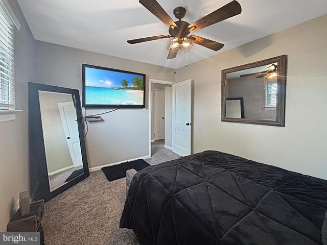 406 HOLMES DR, Burlington, NJ 08016