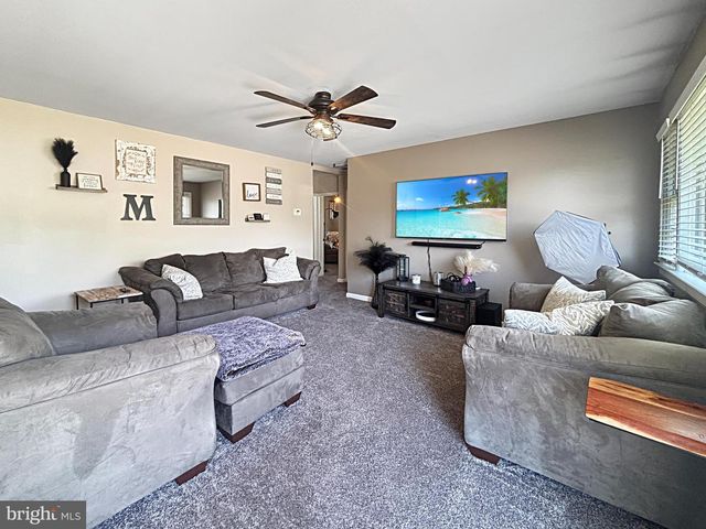 406 HOLMES DR, Burlington, NJ 08016