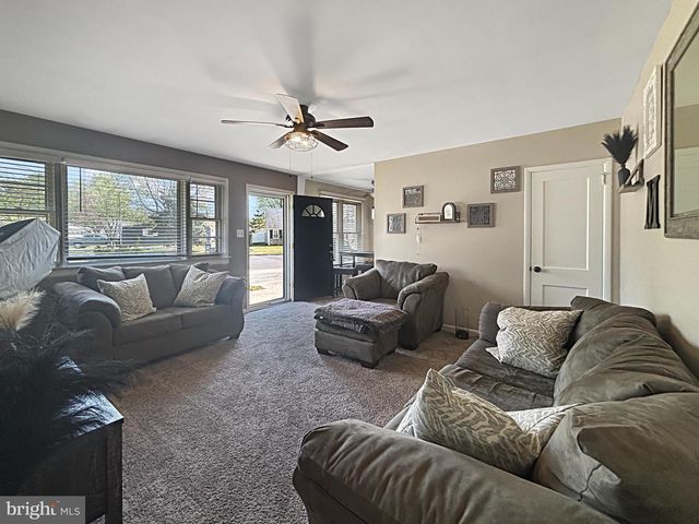 406 HOLMES DR, Burlington, NJ 08016