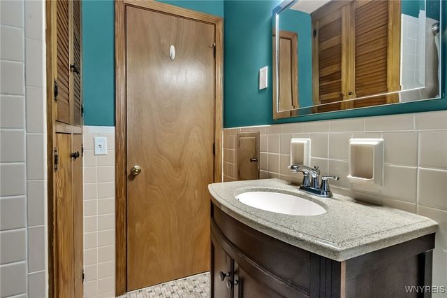 6903 Jewett Holmwood Road, Orchard Park, NY 14127