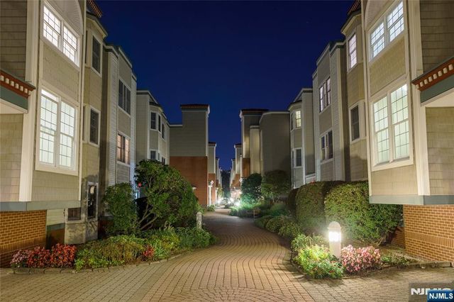 116 The Promenade 116, Edgewater, NJ 07020