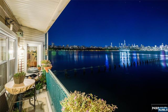 116 The Promenade 116, Edgewater, NJ 07020