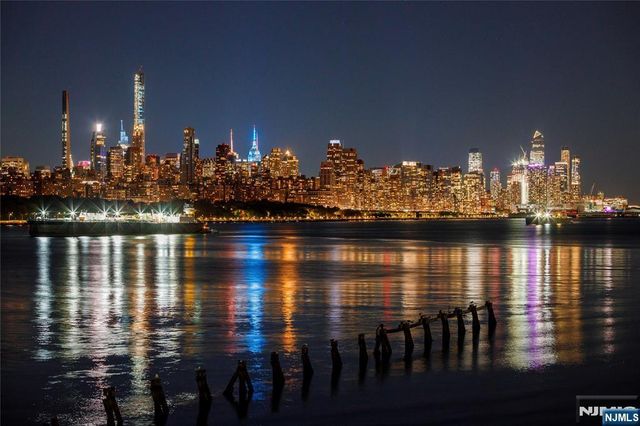 116 The Promenade 116, Edgewater, NJ 07020