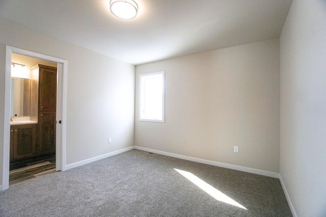 6033 78th Avenue S, Horace, ND 58047