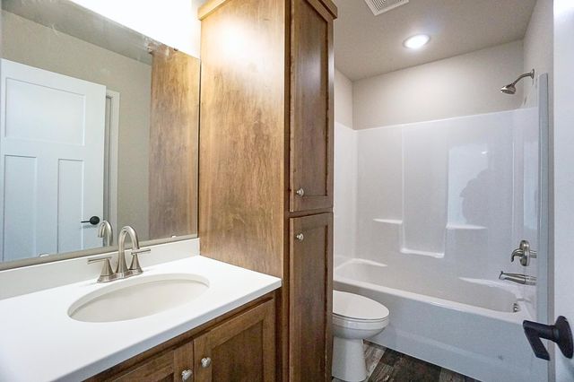 6033 78th Avenue S, Horace, ND 58047